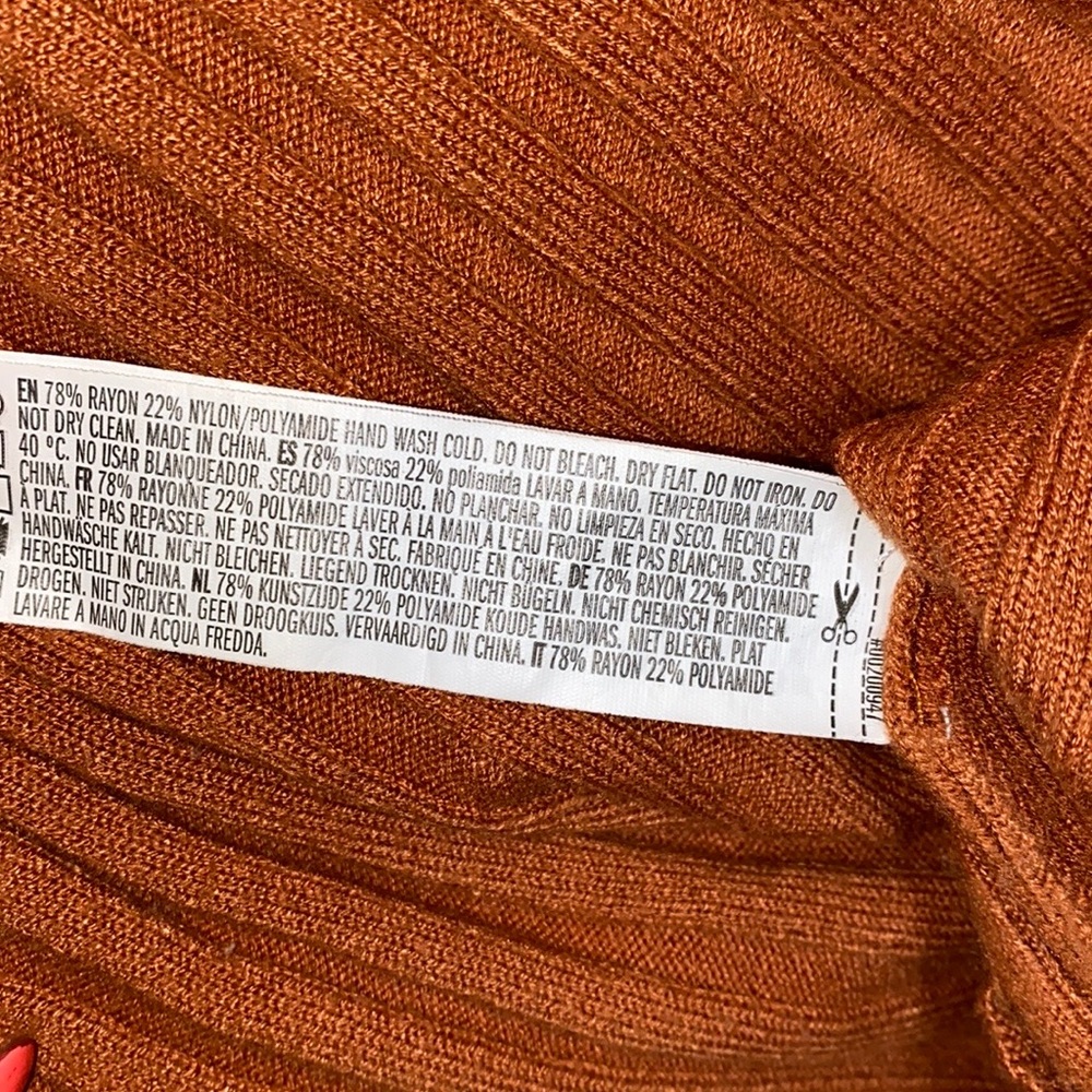 Forever 21 Plus Ribbed Long Sleeve Cropped Sweater - Picture 6 of 6